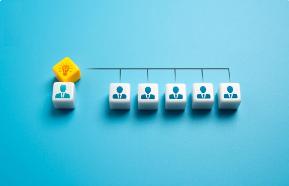 Microservices vs Monolithic Architecture illustration showing software development approaches